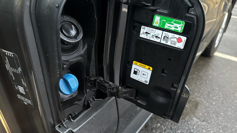 Ford Tourneo Custom 320 L2 Diesel Fwd 2.0 EcoBlue 136ps H1 Zetec 8 seater Auto